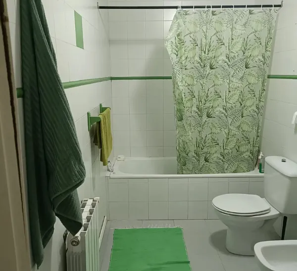 Renovar para disfrutar: un baño moderno, amplio y funcional Antes