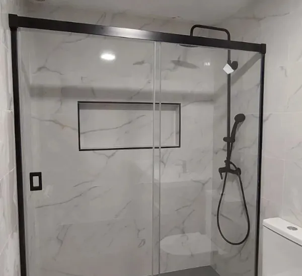 Renovar para disfrutar: un baño moderno, amplio y funcional