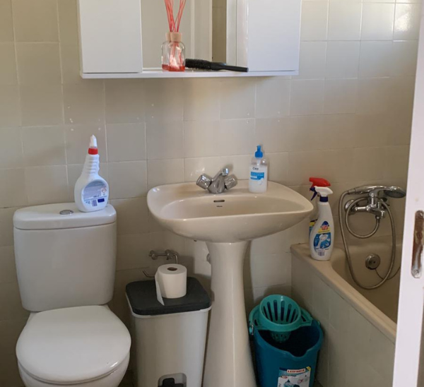 Un baño con esencia de mar y frescura antes